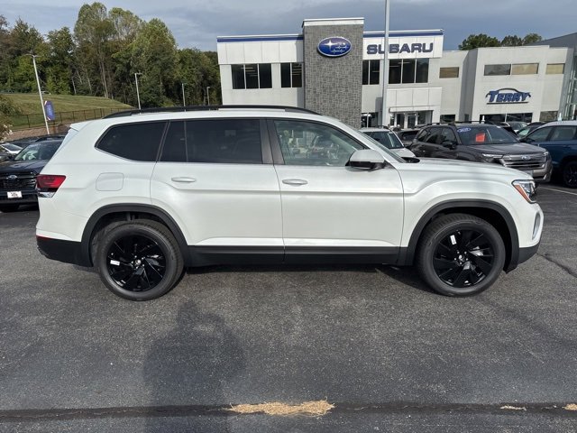 New 2026 Volkswagen Atlas SE image 1