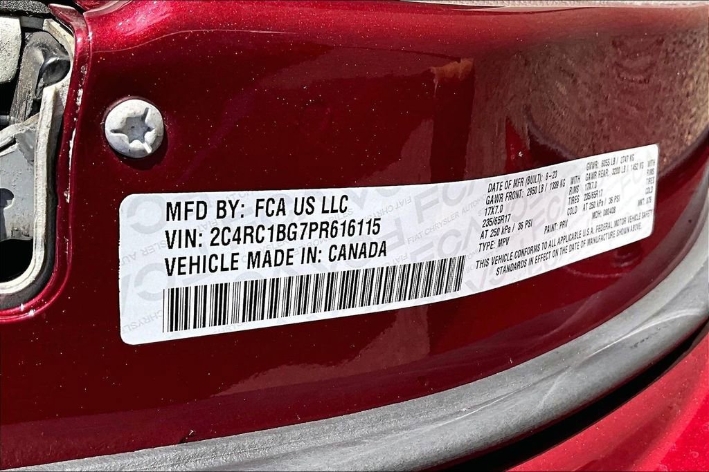 Used 2023 Chrysler Pacifica Touring-L image 35