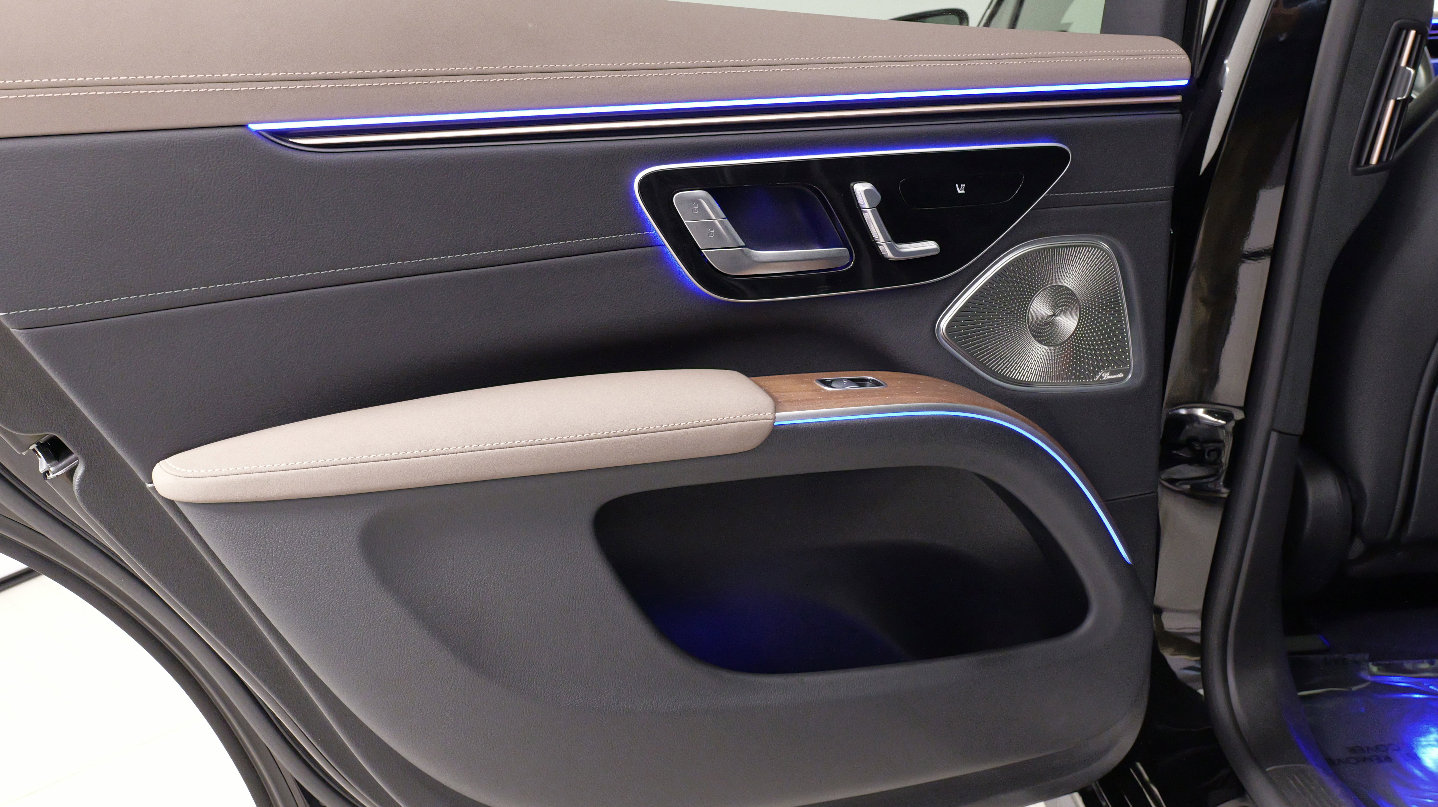 Used 2023 Mercedes-Benz EQS 580 4MATIC SUV image 33