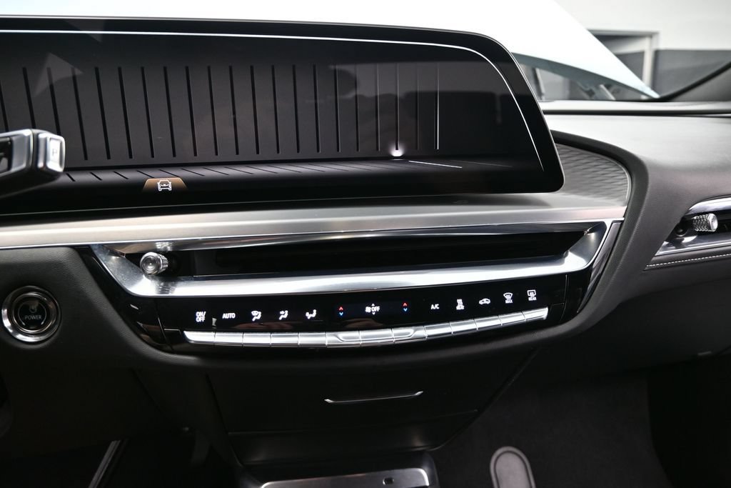 Certified 2024 Cadillac Lyriq Luxury AWD/4WD image 15