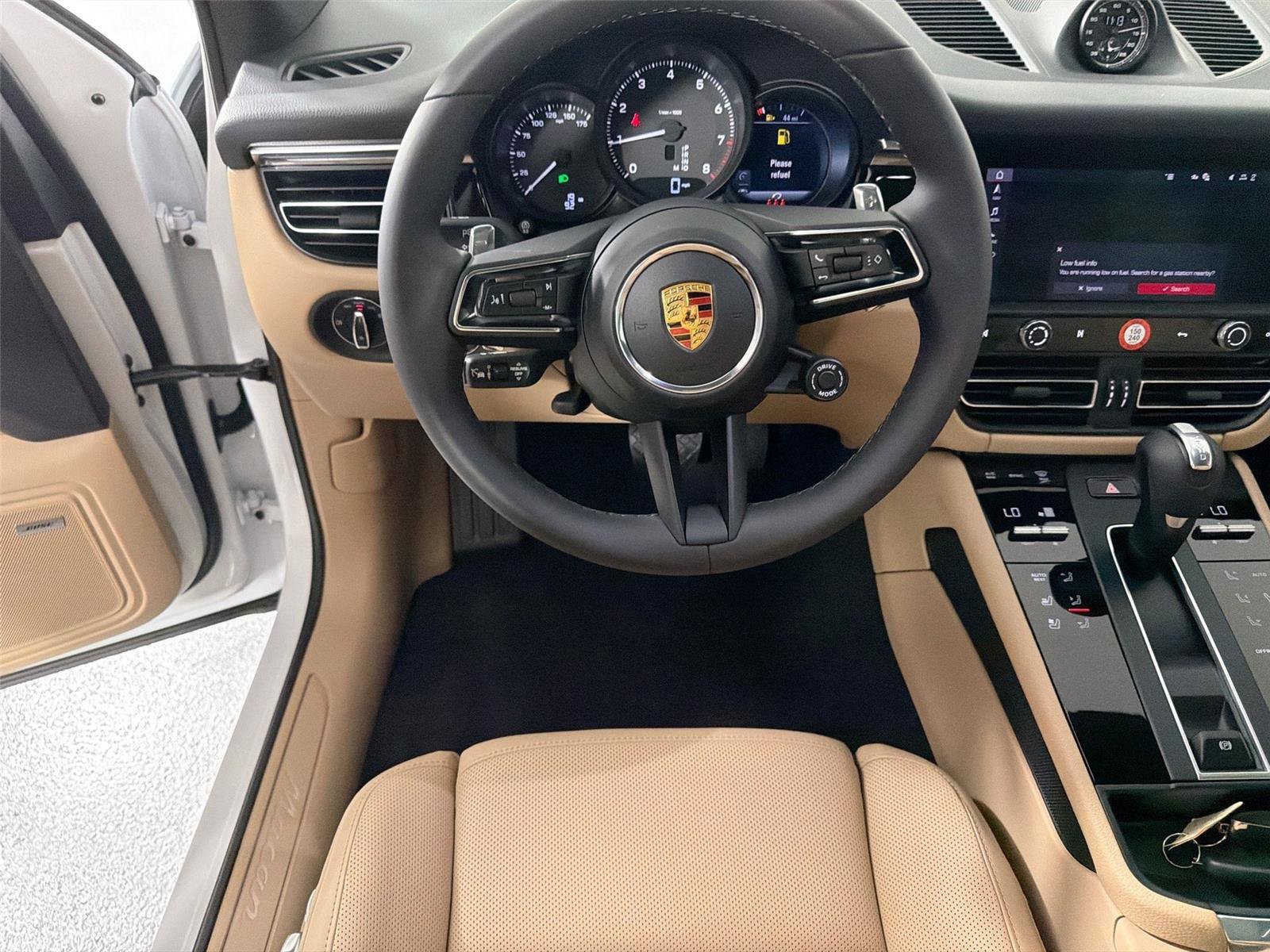 Certified 2026 Porsche Macan Turbo AWD/4WD image 18