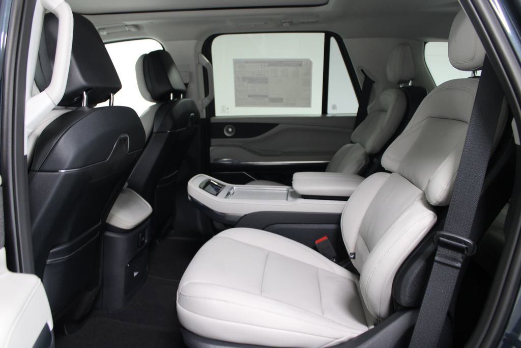 New 2026 Lincoln Navigator Reserve AWD/4WD image 26