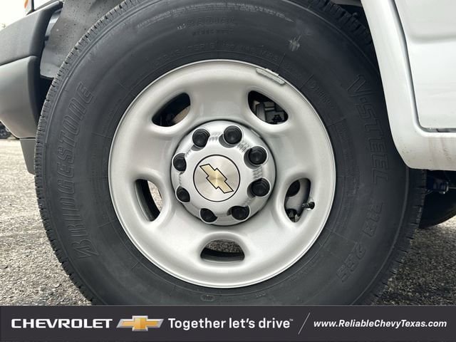 New 2026 Chevrolet Express 2500 Extended w/ Driver Convenience Package RWD image 9