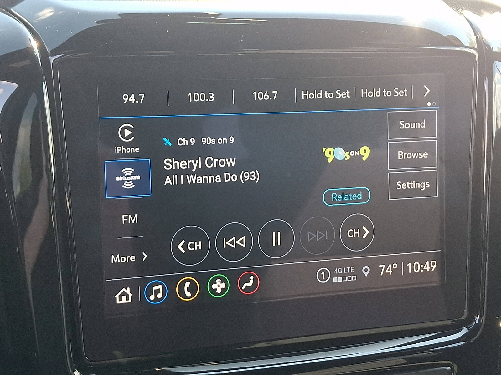 Used 2023 Chevrolet Traverse LT w/ Rear Camera Mirror Package image 18