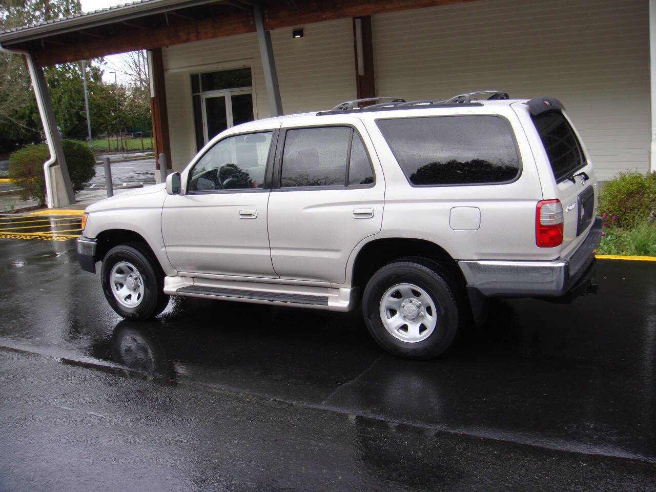 Used 2000 Toyota 4Runner SR5 image 9