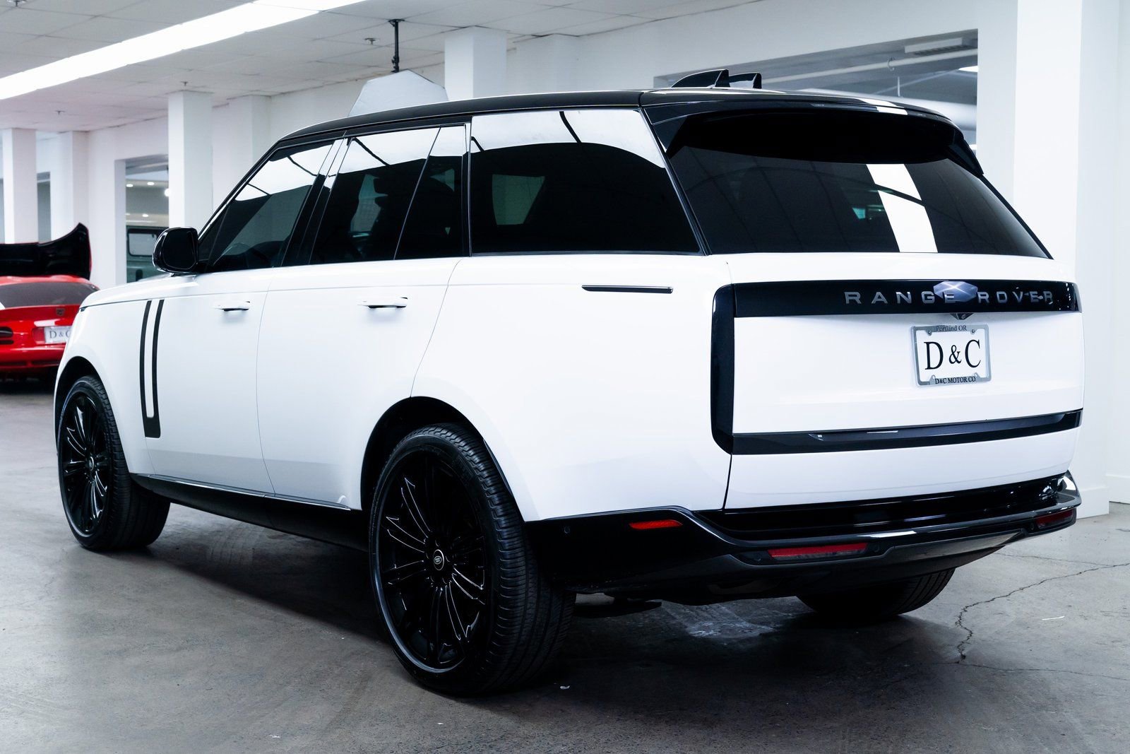 Used 2024 Land Rover Range Rover SE AWD/4WD image 4