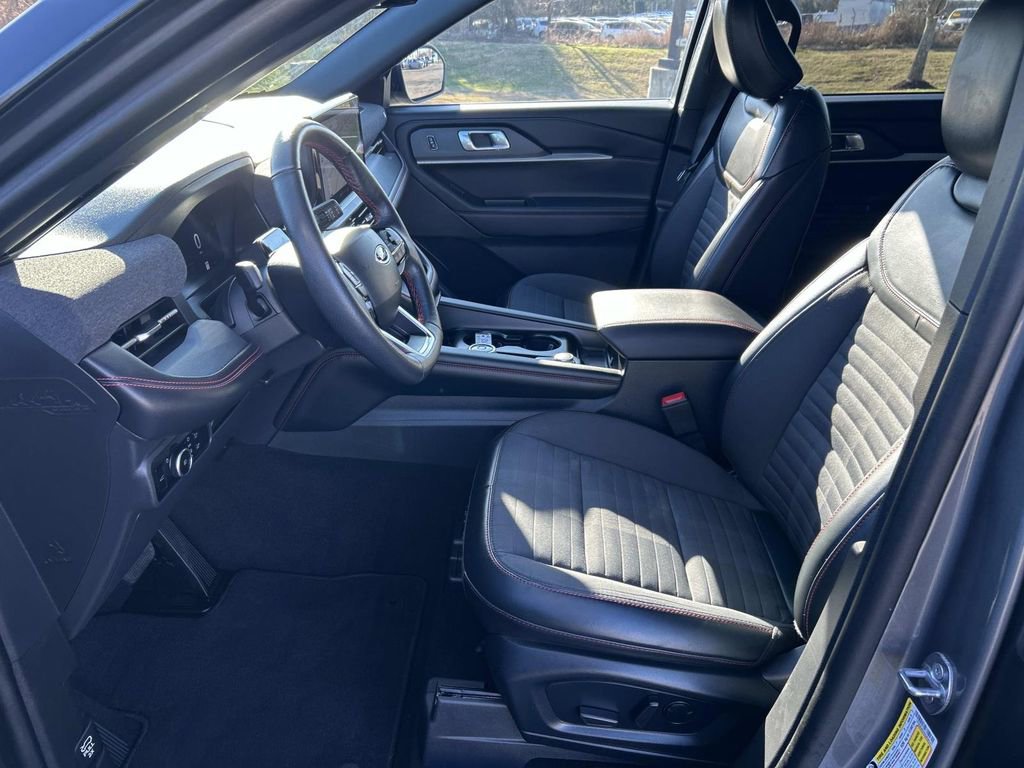 Used 2025 Ford Explorer ST-Line w/ ST-Line Street Pack image 23