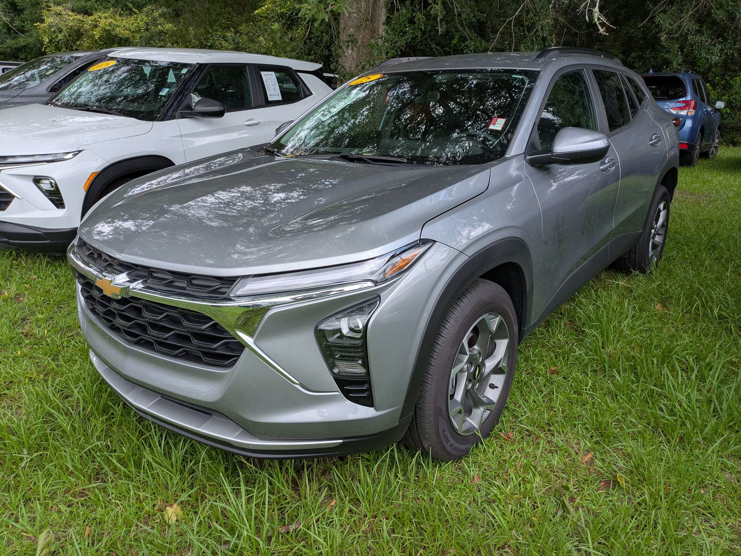 Used 2025 Chevrolet Trax LT w/ Driver Confidence Package FWD image 3