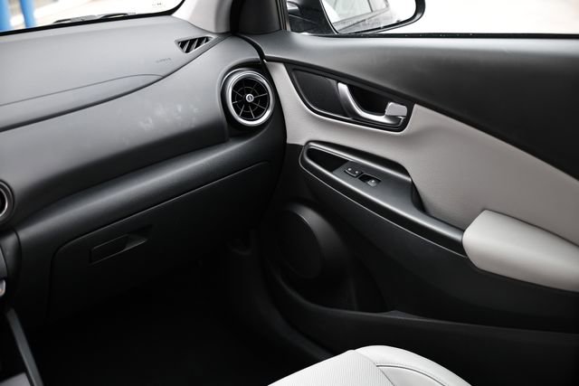 Used 2023 Hyundai Kona Limited image 29