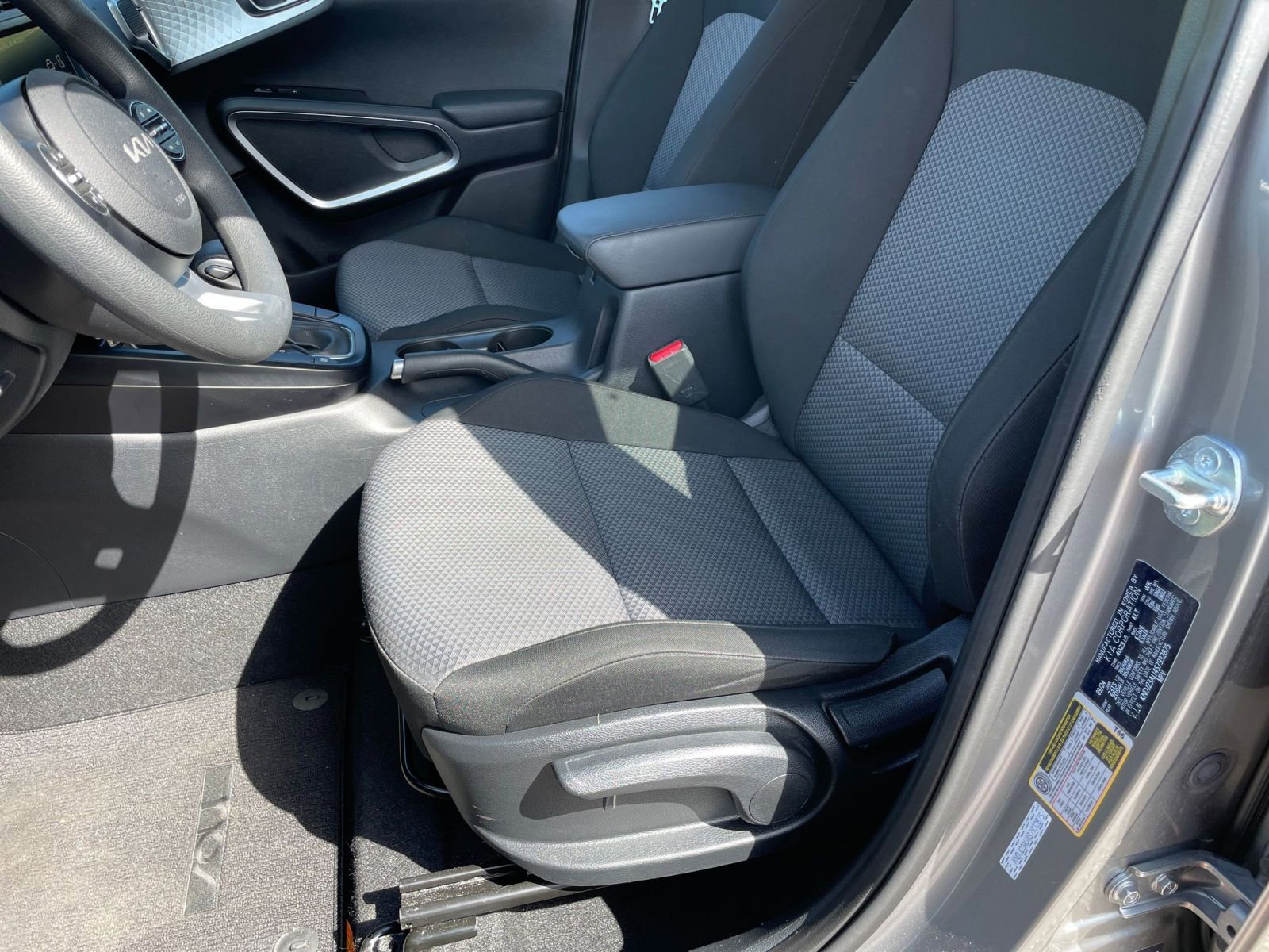 Used 2025 Kia Soul LX w/ LX Technology Package FWD image 24
