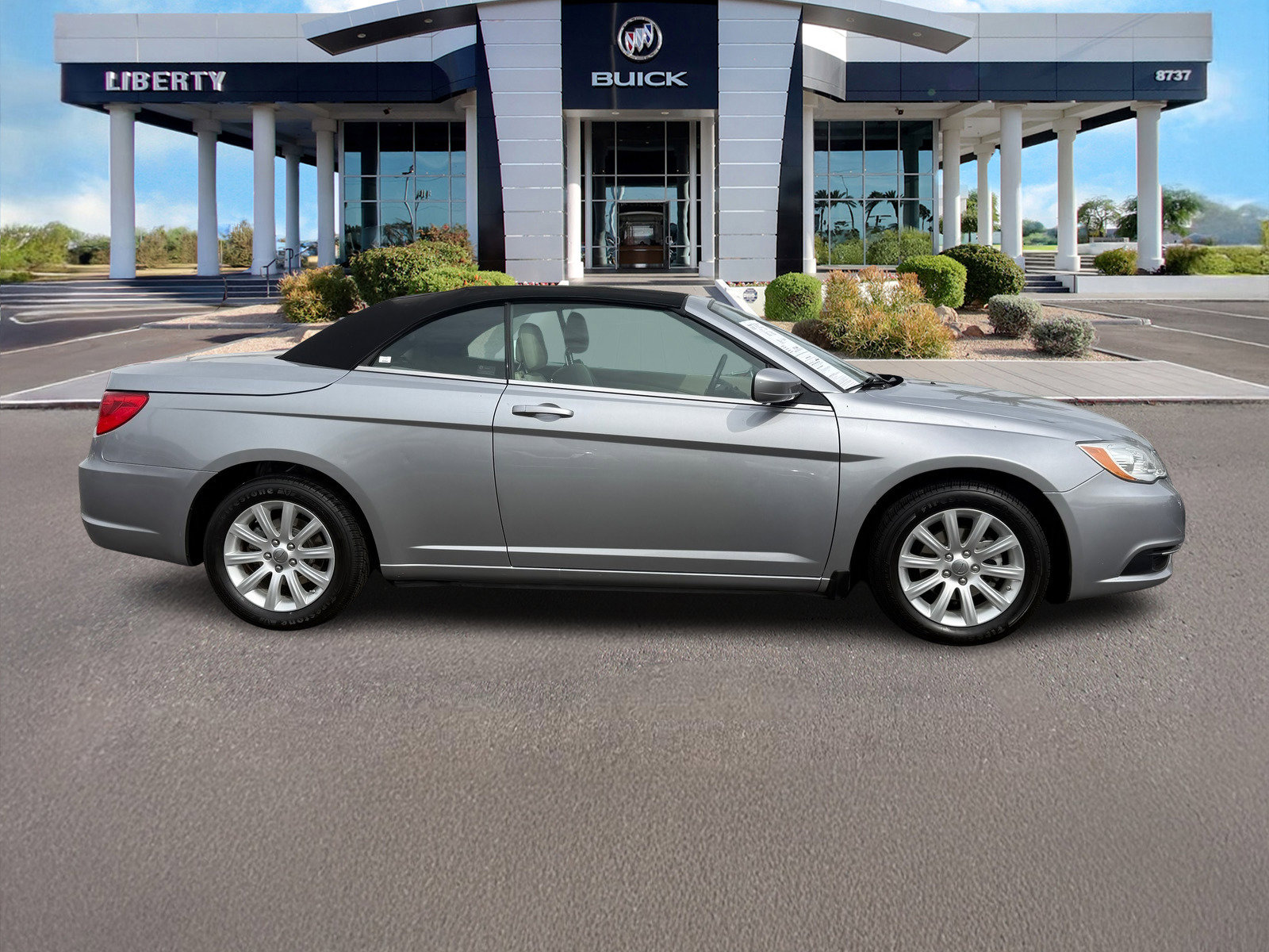 Used 2013 Chrysler 200 Touring image 2
