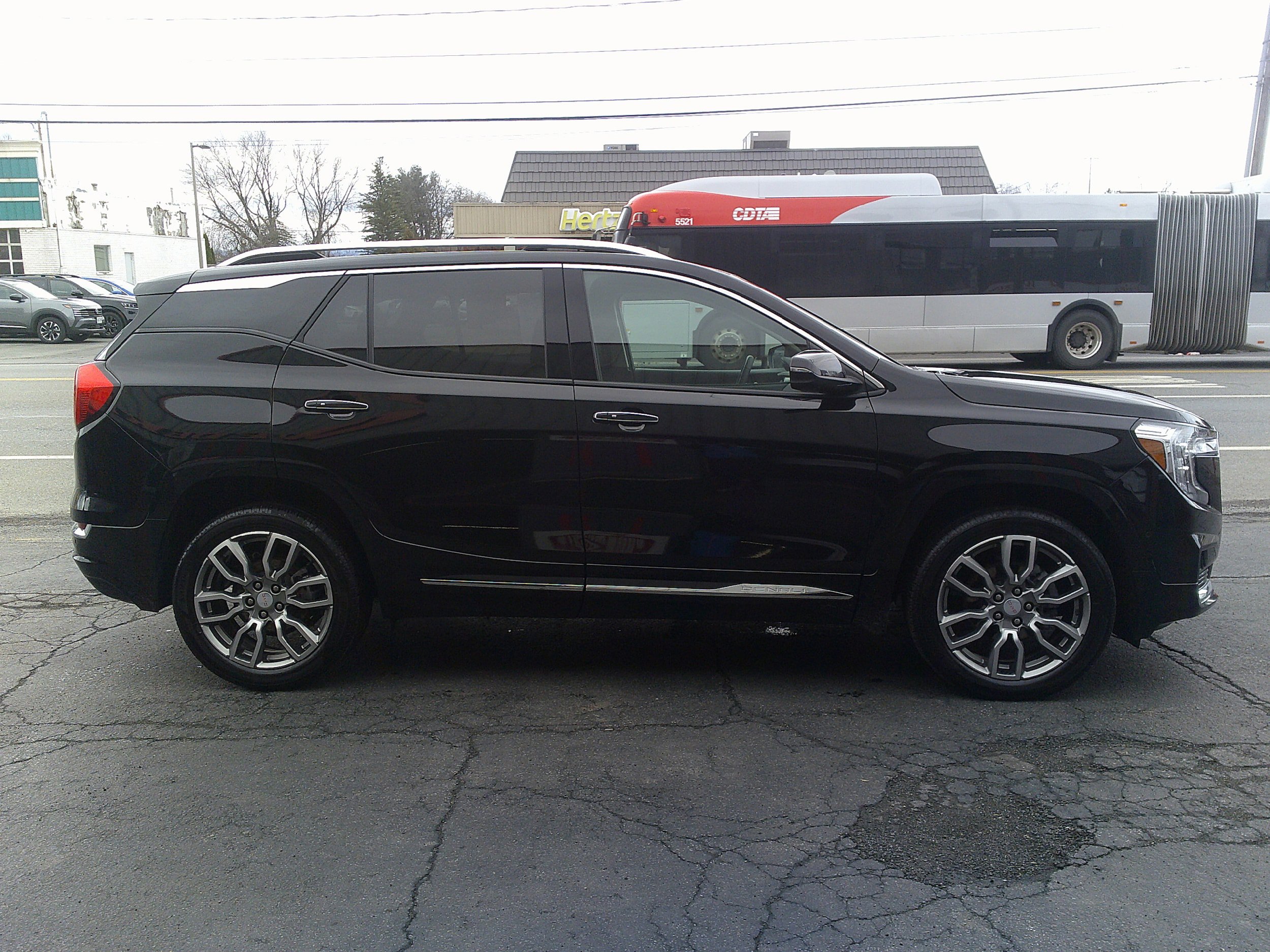 Used 2024 GMC Terrain Denali w/ Denali Premium Package image 6