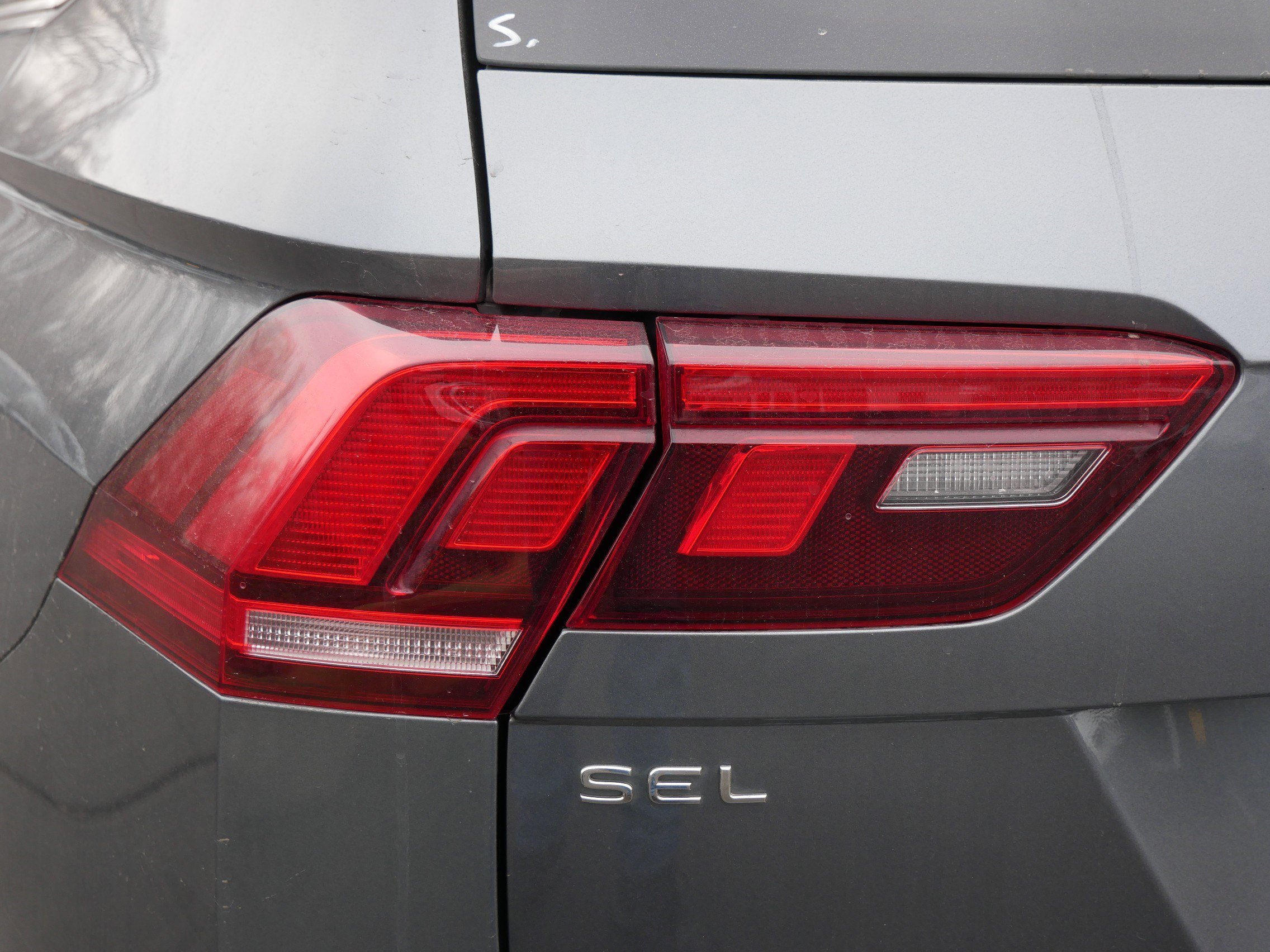 Used 2022 Volkswagen Tiguan SEL R-Line image 17