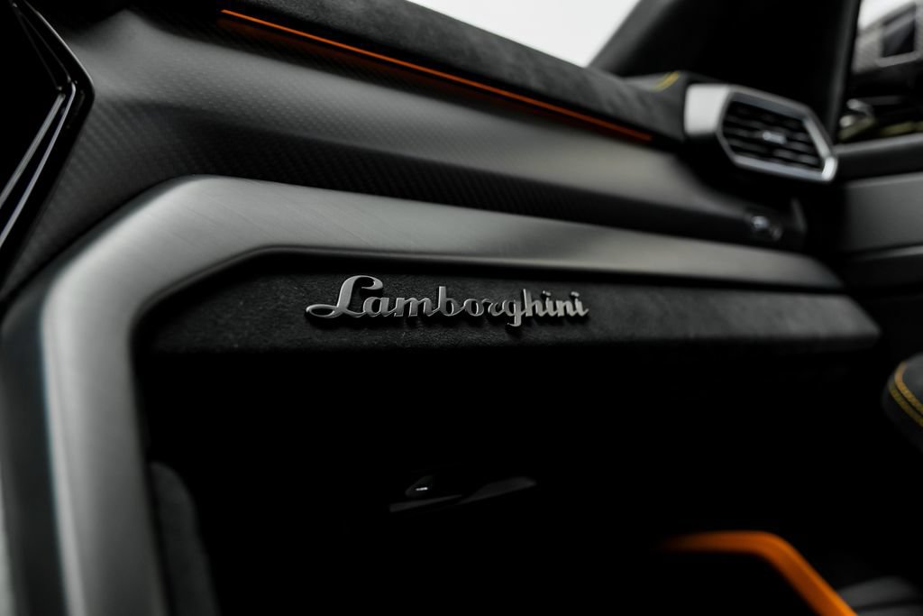 Used 2023 Lamborghini Urus Performante AWD/4WD image 31