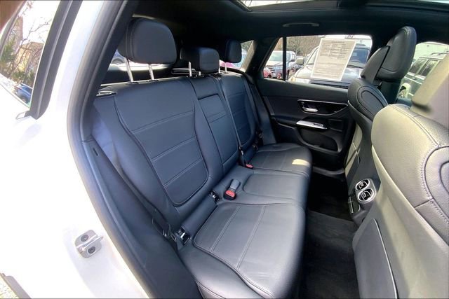 Used 2025 Mercedes-Benz GLC 300 4MATIC image 16