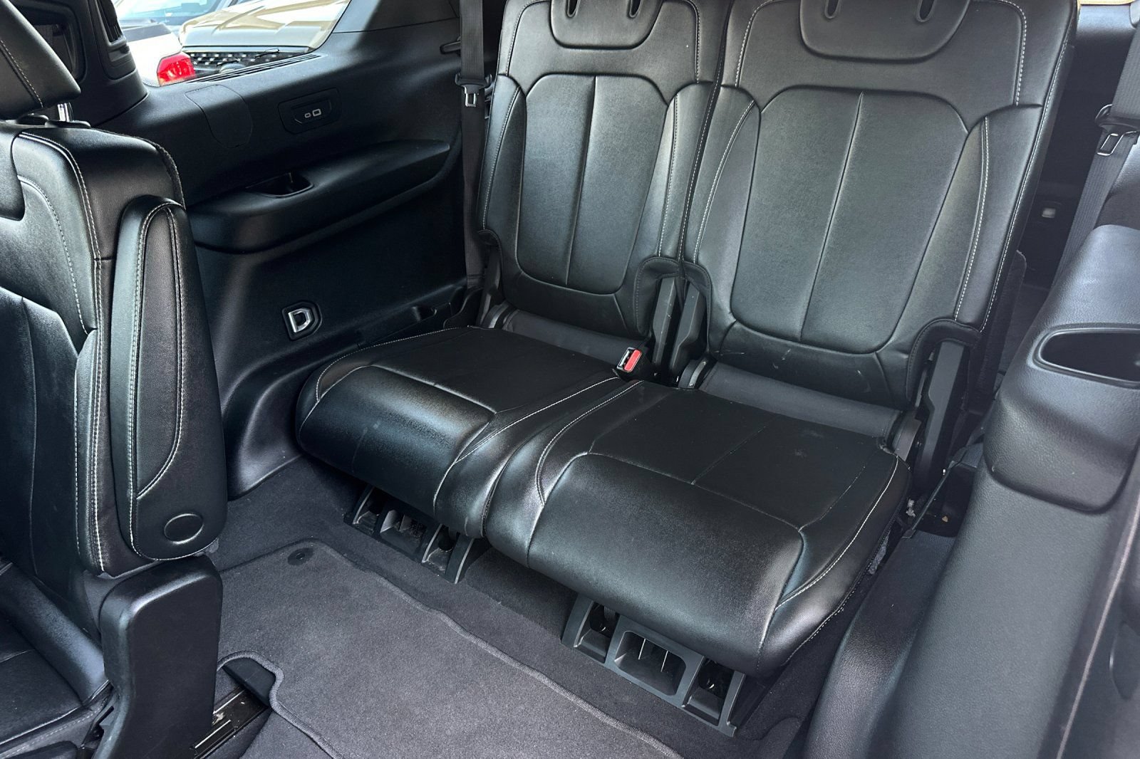 Used 2024 Jeep Grand Cherokee L Limited w/ Black Appearance Package AWD/4WD image 14
