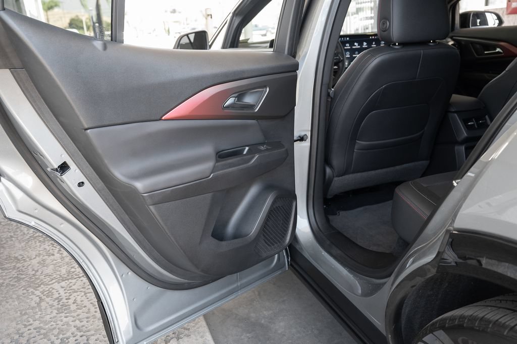 Used 2024 Chevrolet Equinox EV RS FWD image 33