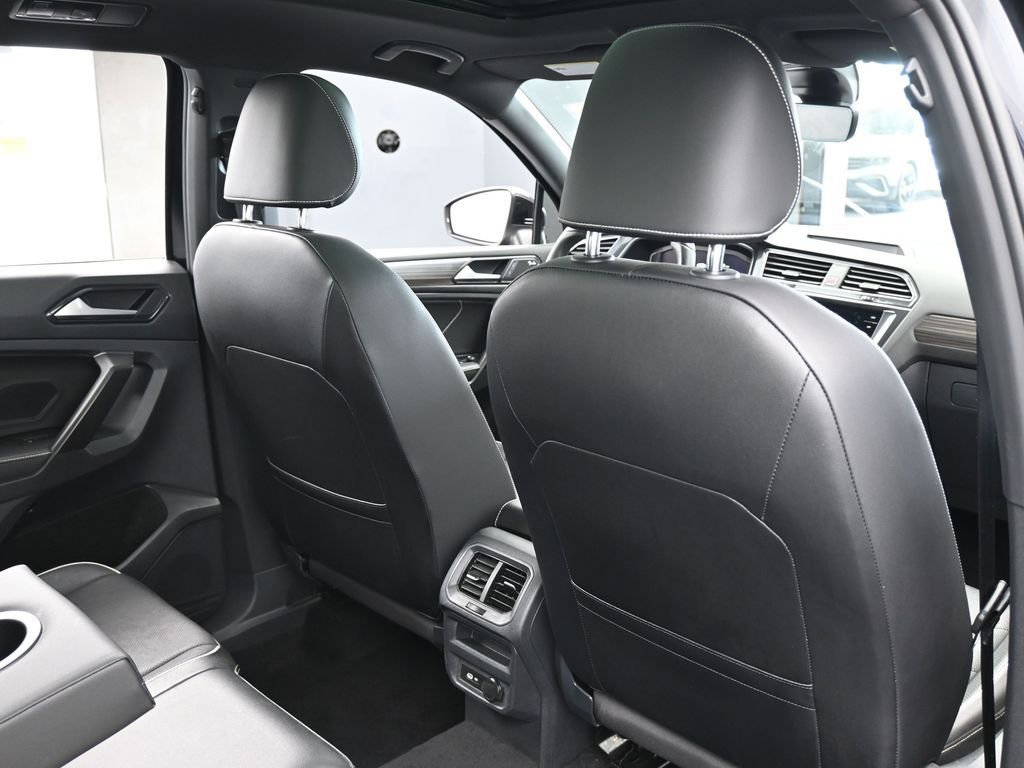 Used 2022 Volkswagen Tiguan SEL R-Line image 49