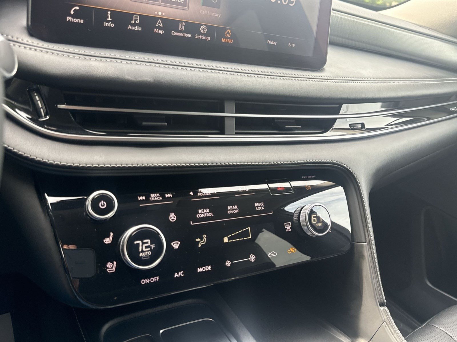 Used 2023 INFINITI QX60 Luxe AWD/4WD image 19