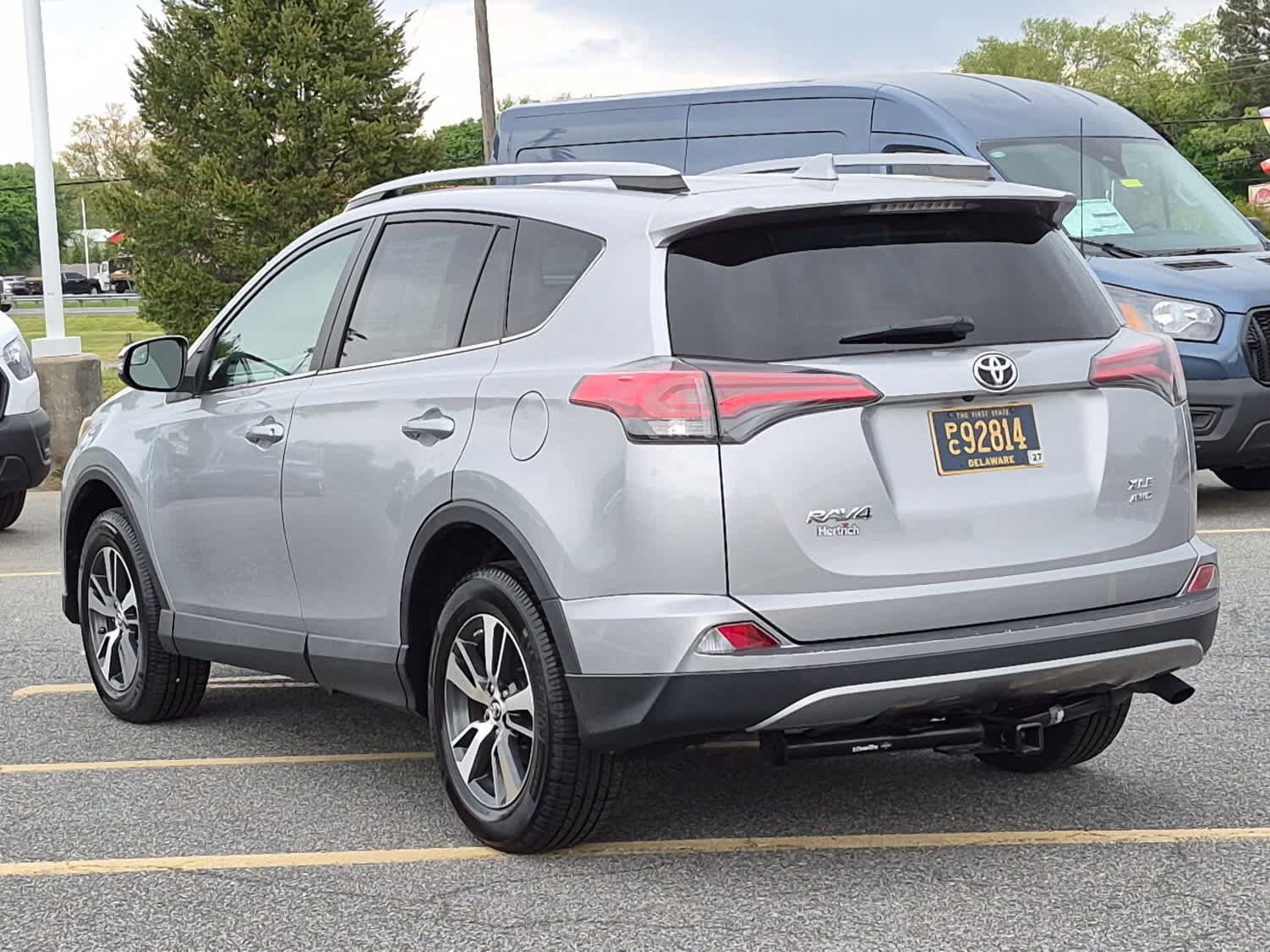 Used 2017 Toyota RAV4 XLE w/ All Weather Liner Package AWD/4WD image 4