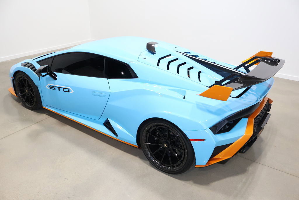 Used 2021 Lamborghini Huracan STO image 17