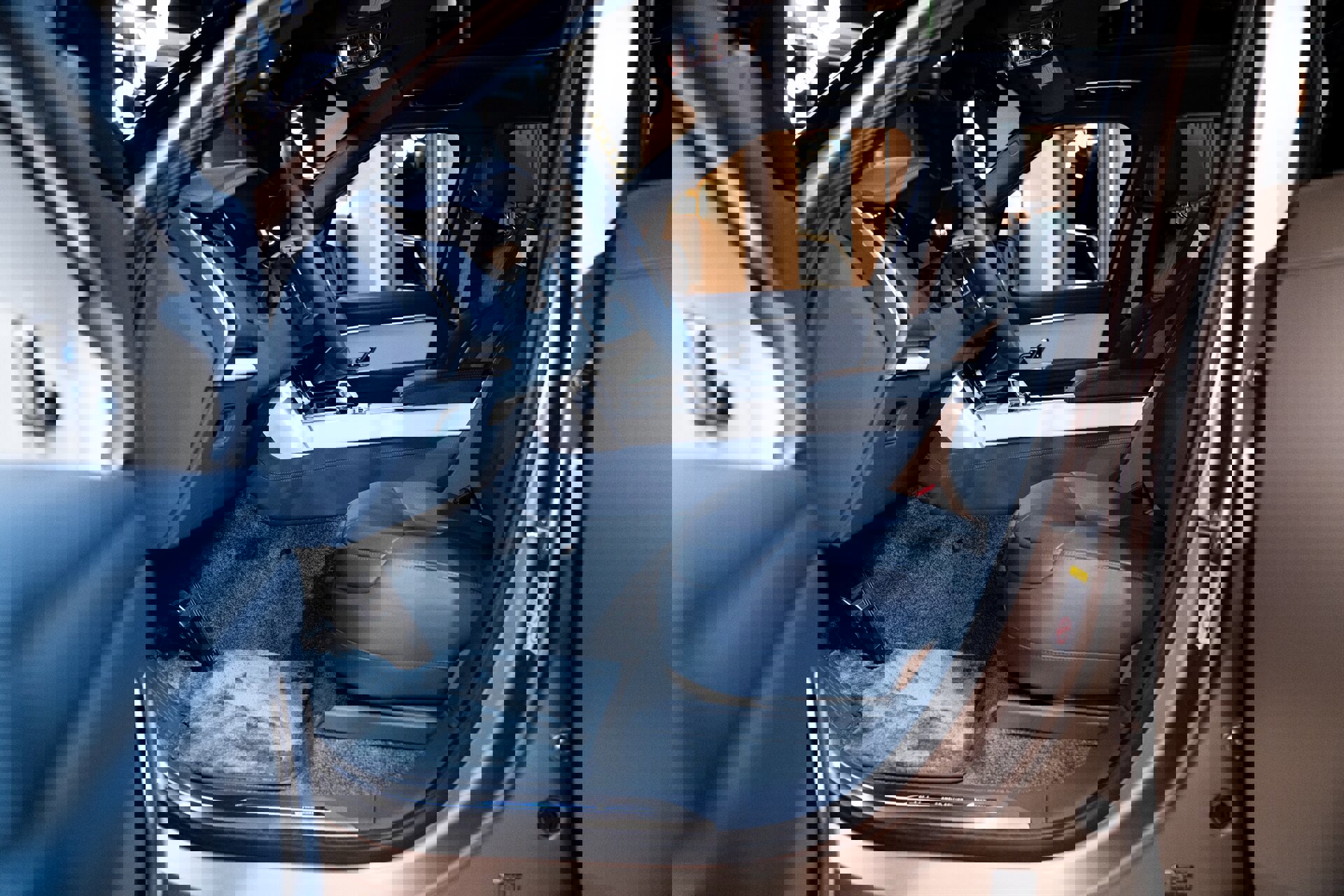 Used 2023 Land Rover Range Rover SV image 16