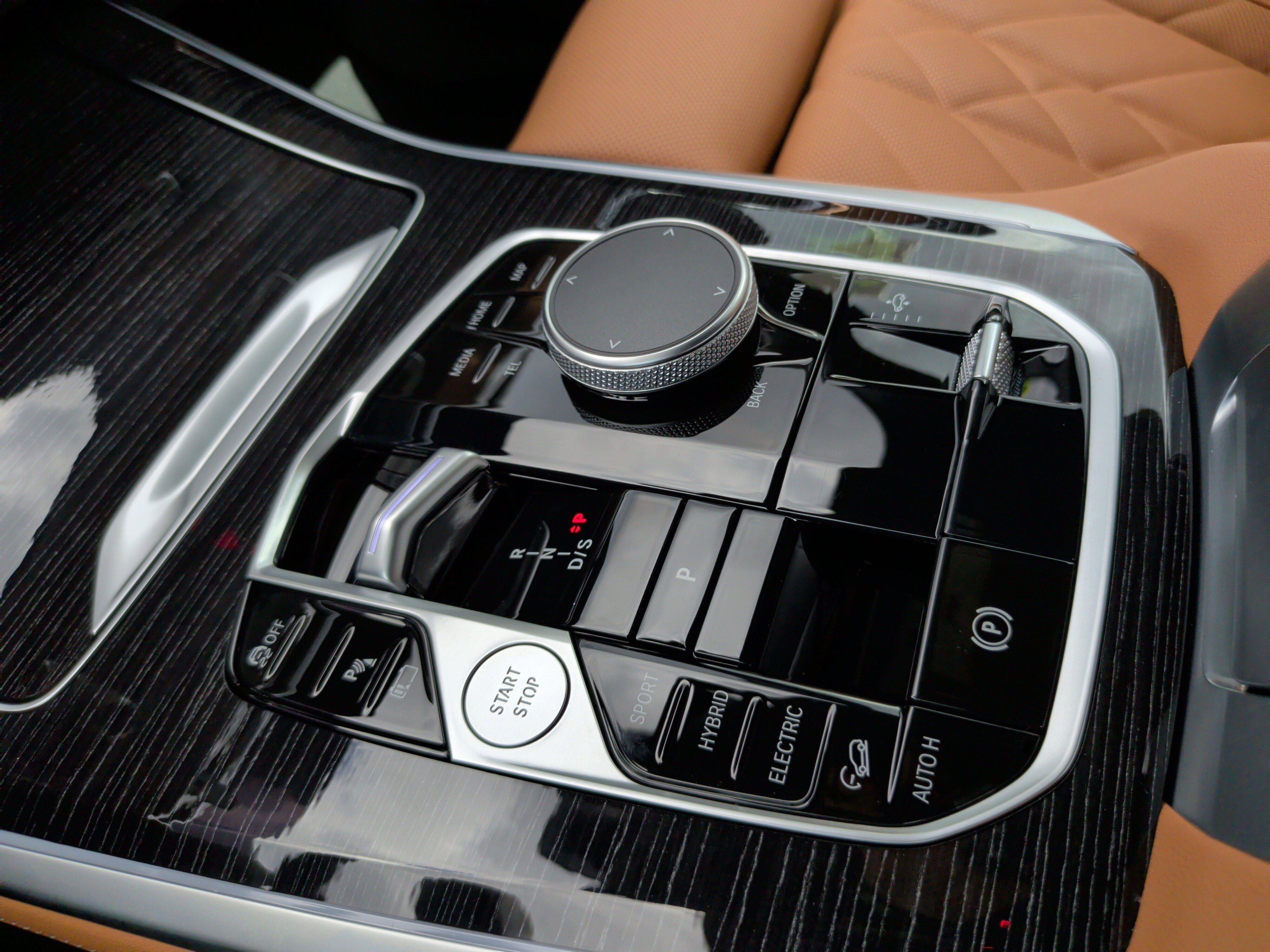 Certified 2025 BMW X5 xDrive50e w/ M Sport Package image 21