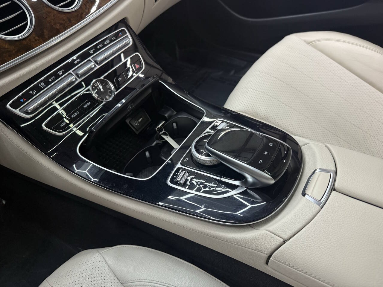 Used 2017 Mercedes-Benz E 300 4MATIC image 27