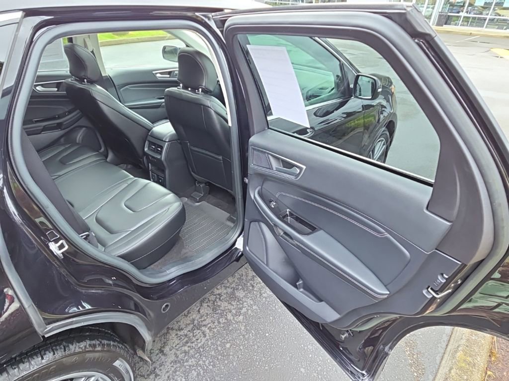Used 2019 Ford Edge Titanium w/ Equipment Group 301A image 17