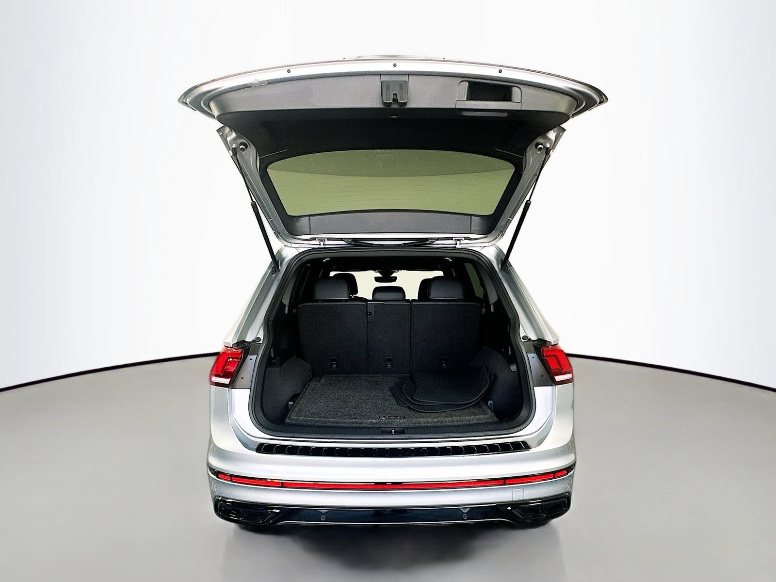 Used 2023 Volkswagen Tiguan SE R-Line AWD/4WD image 29