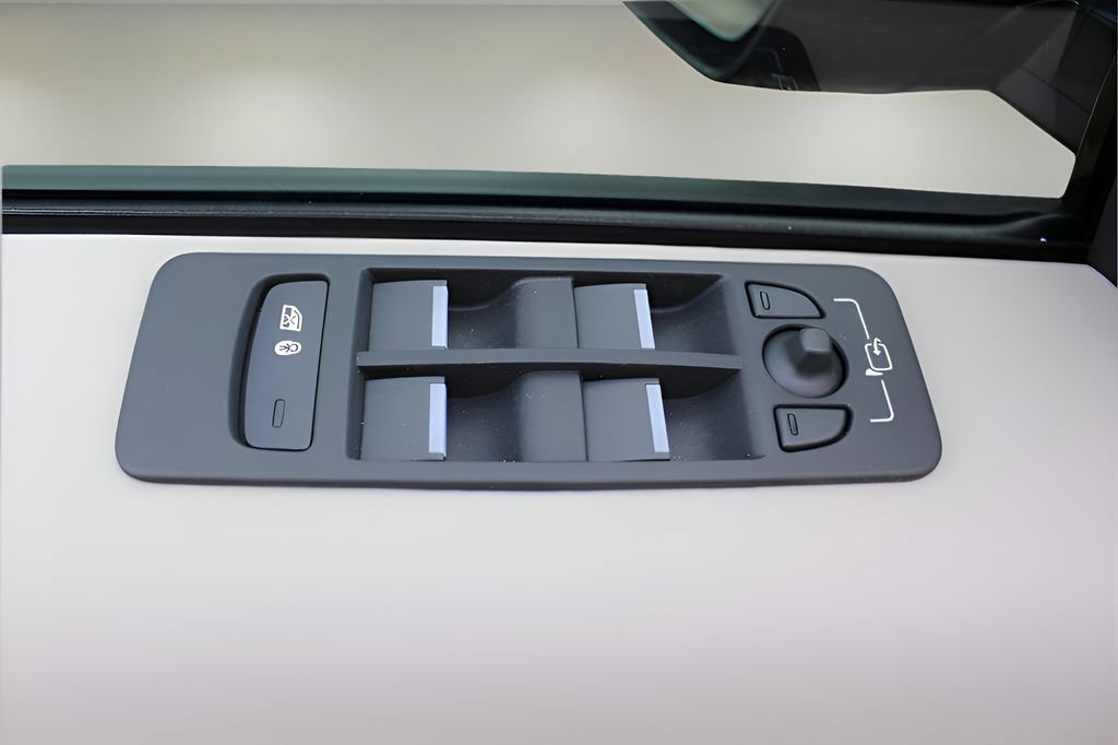 New 2025 Land Rover Discovery Sport S AWD/4WD image 11