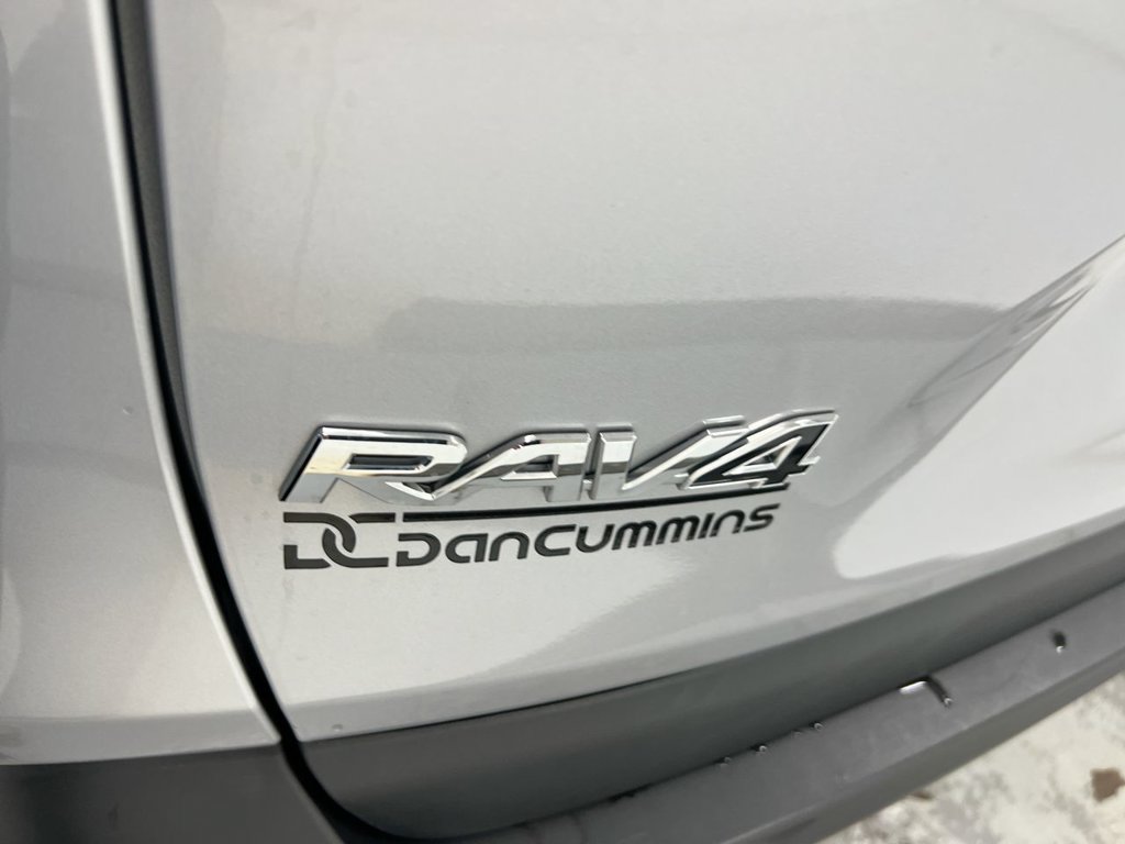 Used 2022 Toyota RAV4 XLE AWD/4WD image 25