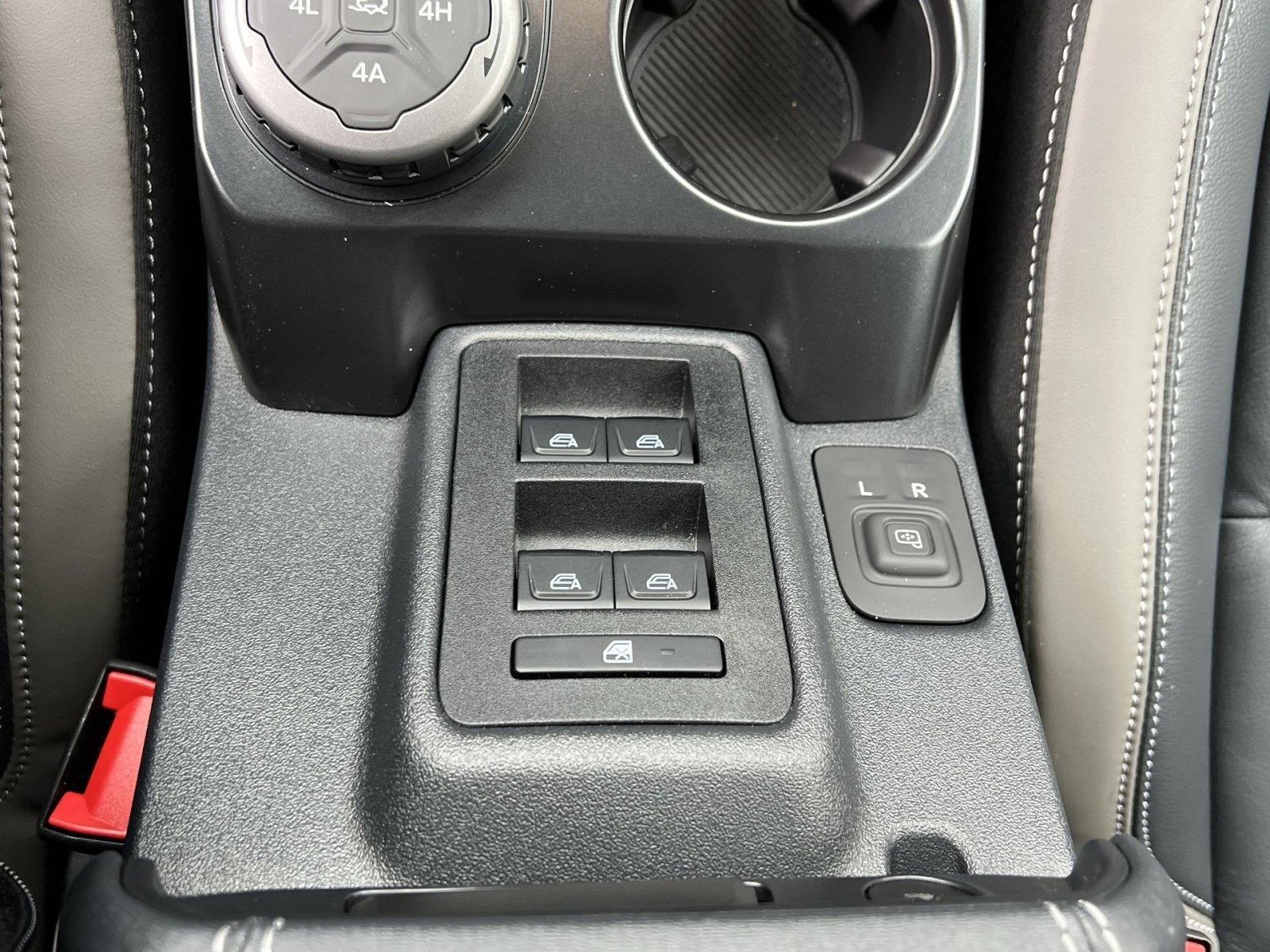 New 2025 Ford Bronco Outer Banks w/ Sasquatch Package image 15