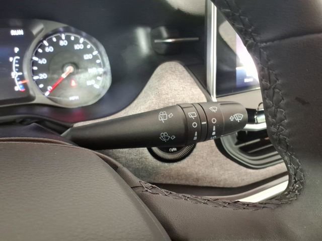 Used 2024 Jeep Compass Latitude w/ Sun and Sound Group image 18