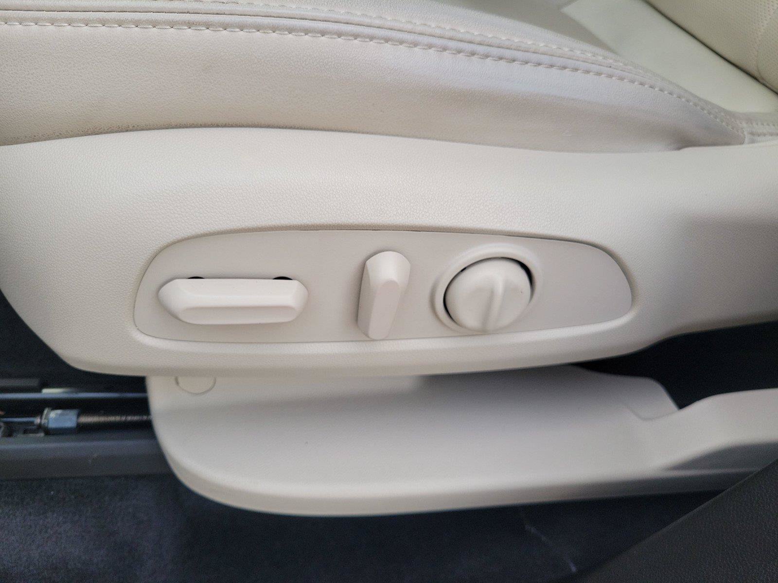 Used 2023 Buick Enclave Essence w/ Sport Touring Edition FWD image 17