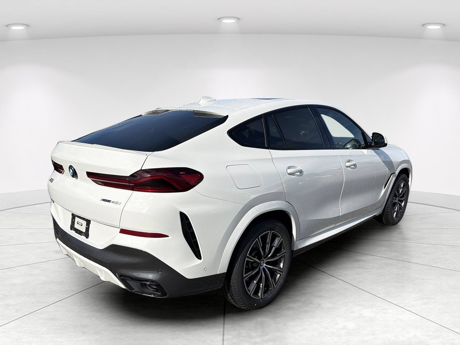 Used 2022 BMW X6 xDrive40i w/ M Sport Package AWD/4WD image 4