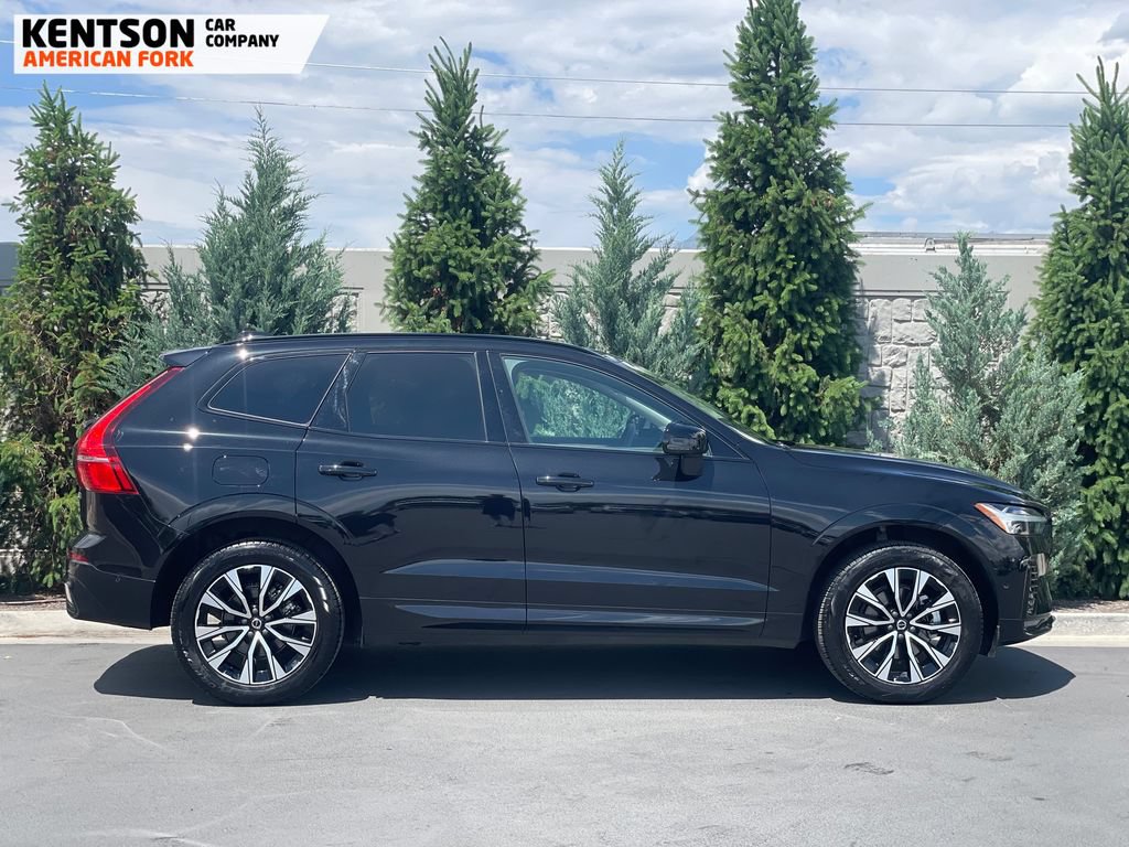 Used 2025 Volvo XC60 B5 Plus AWD/4WD image 10