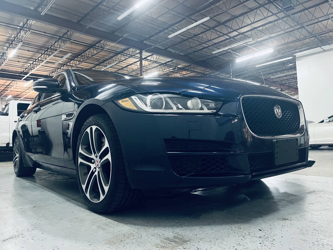 Used 2017 Jaguar XE Prestige AWD/4WD image 3
