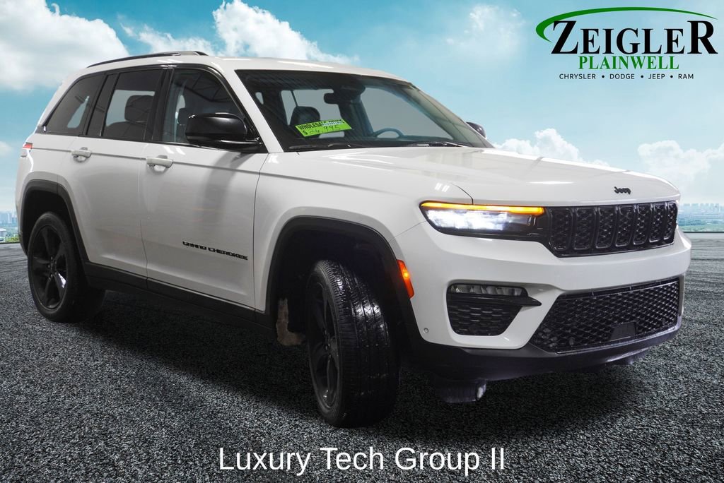 Used 2023 Jeep Grand Cherokee Limited w/ Luxury Tech Group II image 4