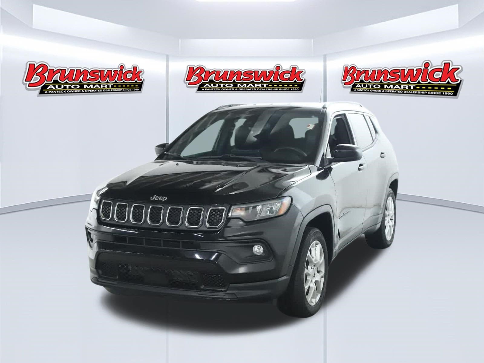Used 2023 Jeep Compass Latitude AWD/4WD image 1