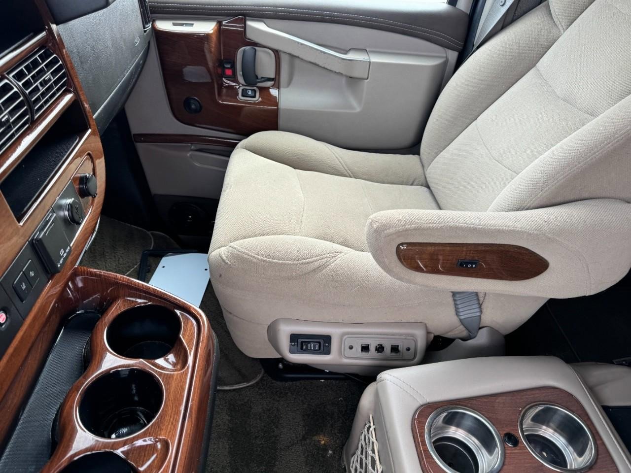 Used 2020 GMC Savana 2500 w/ Enhanced Convenience Package image 15