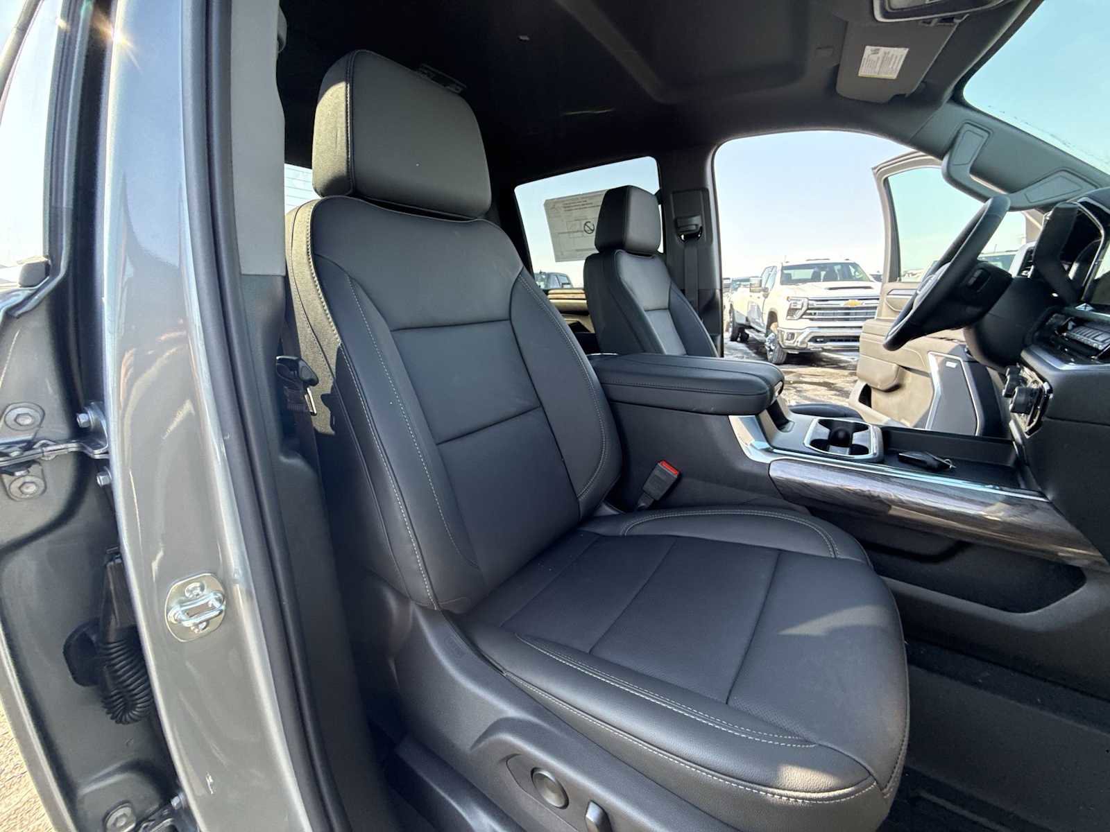 New 2026 Chevrolet Silverado 3500 LTZ w/ LTZ Convenience Package AWD/4WD image 23