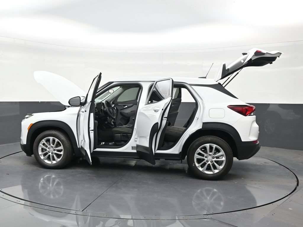 Used 2025 Chevrolet TrailBlazer LS FWD image 30