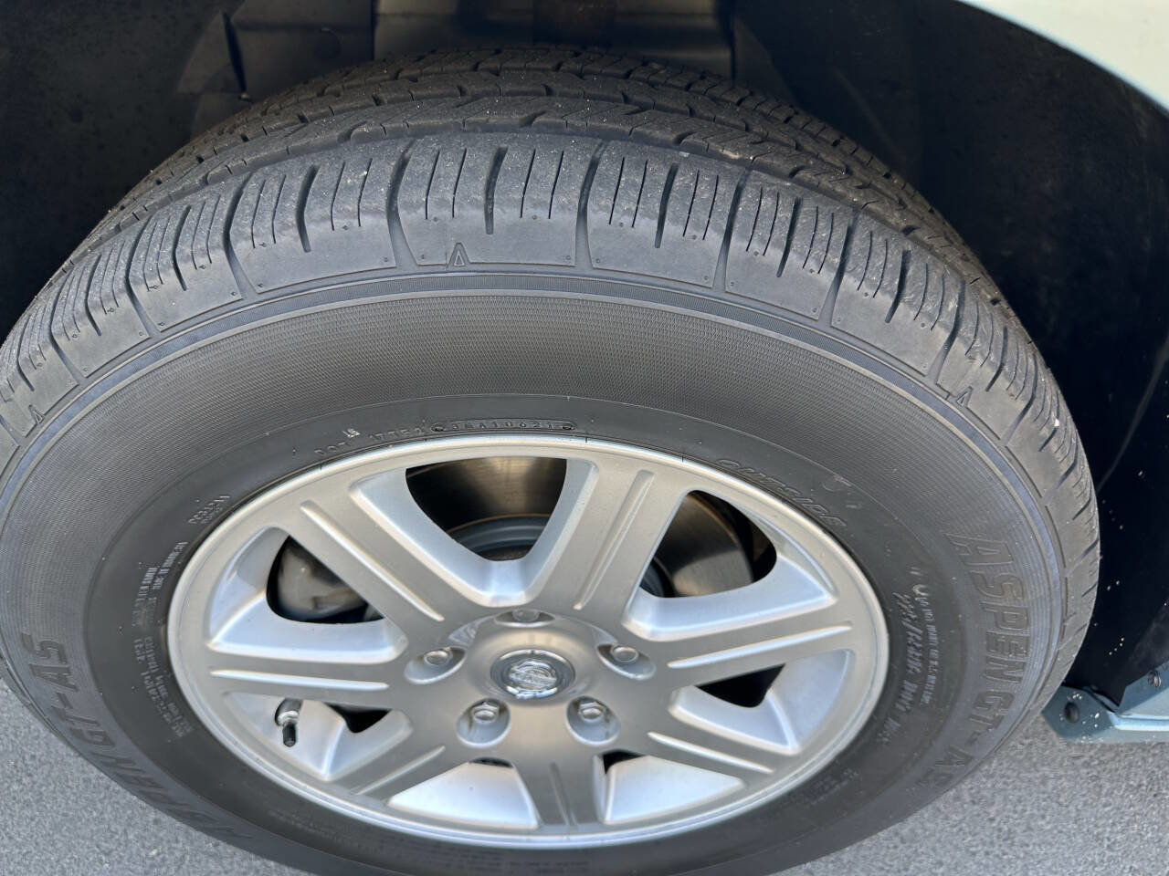 Used 2010 Chrysler Town & Country Touring image 9