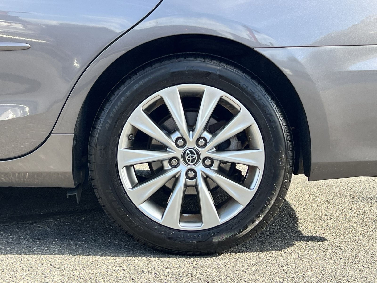 Used 2017 Toyota Camry XLE FWD image 11