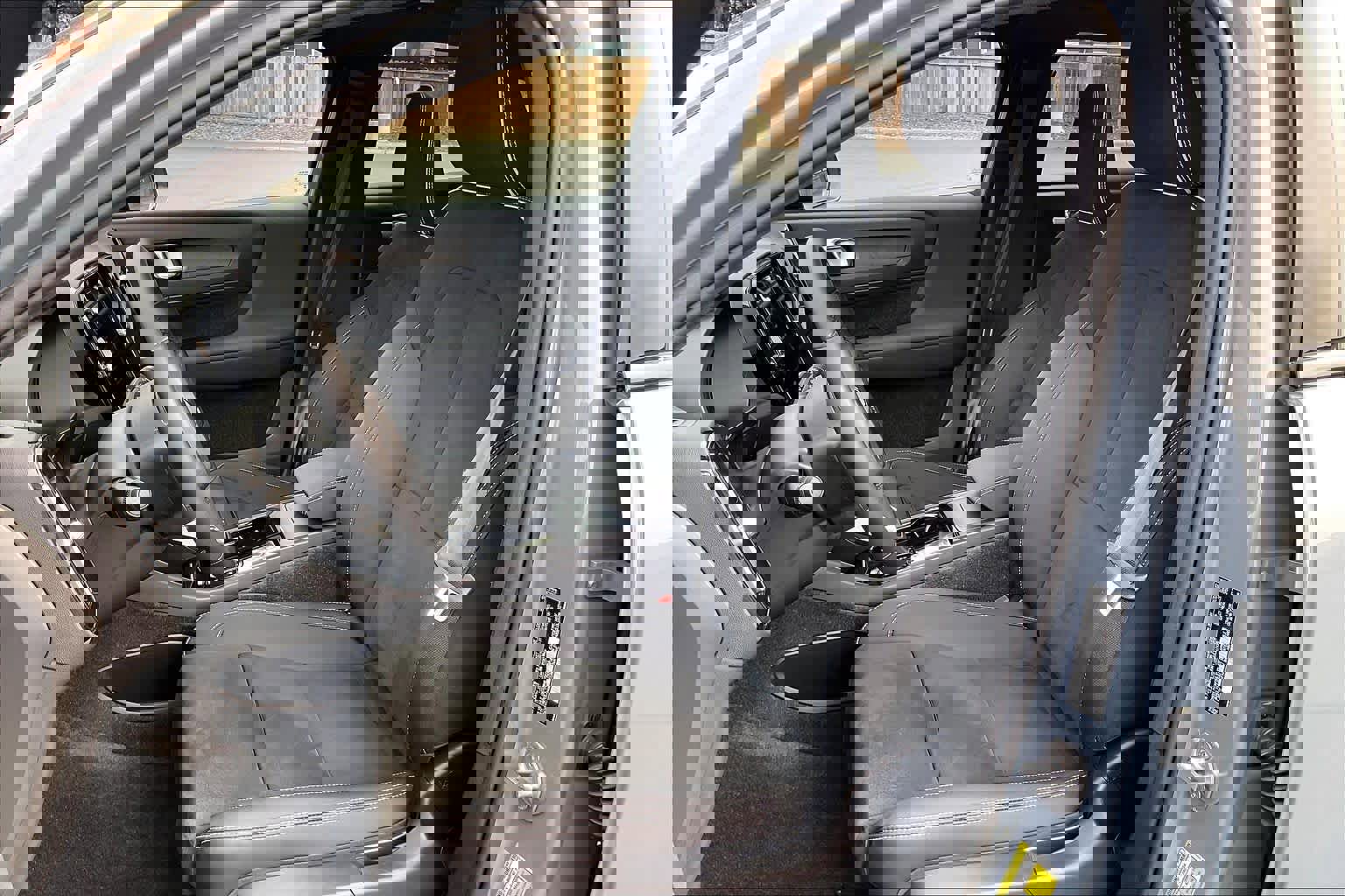 Used 2023 Volvo C40 P8 Recharge Plus w/ Climate Package image 28