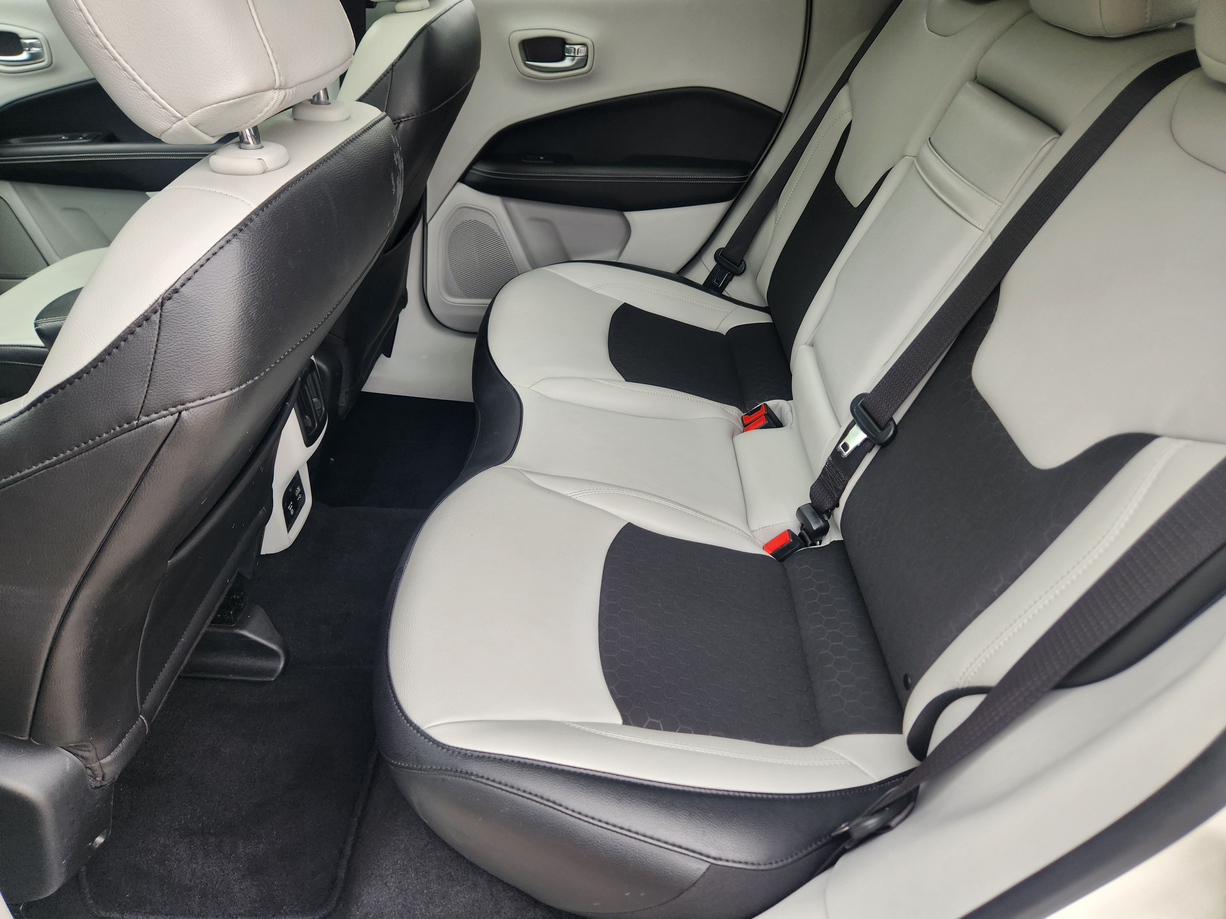 Used 2019 Jeep Compass Latitude FWD image 22