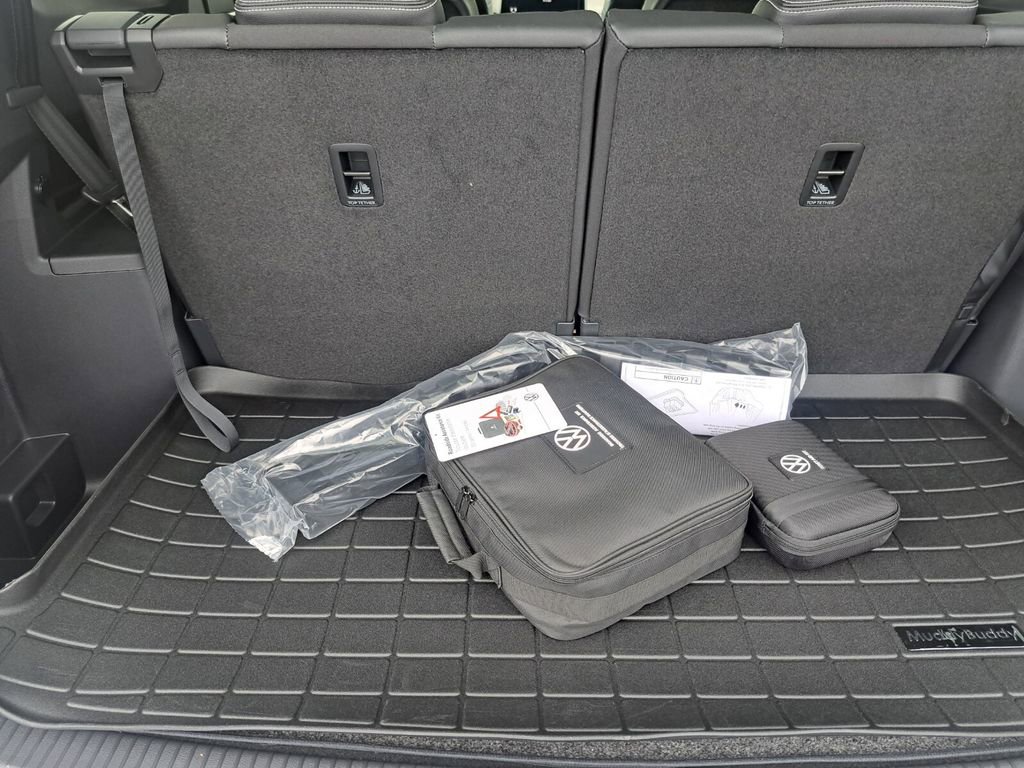 Used 2025 Volkswagen Atlas SE image 24