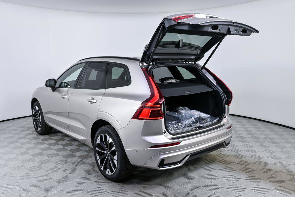 New 2026 Volvo XC60 B5 Plus w/ Protection Package Premier AWD/4WD image 31
