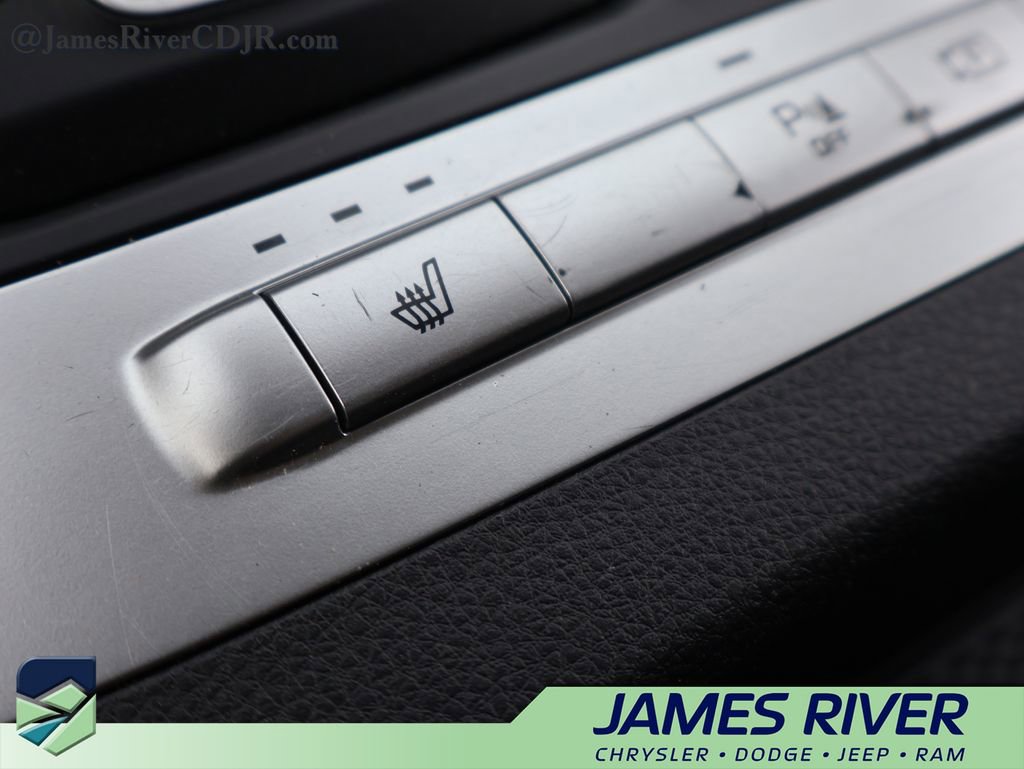 Used 2023 Kia Carnival LX image 36